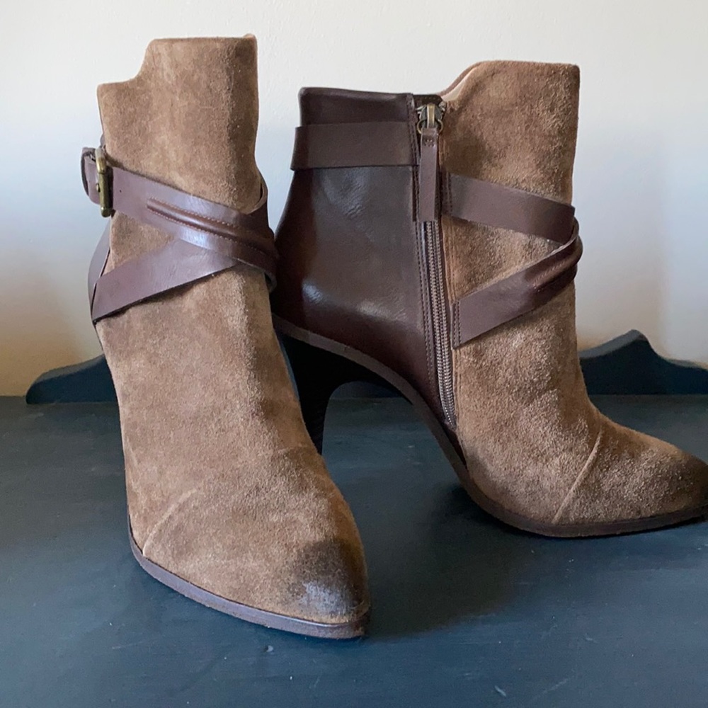 Brand new never worn size 10 heeled ankle boots